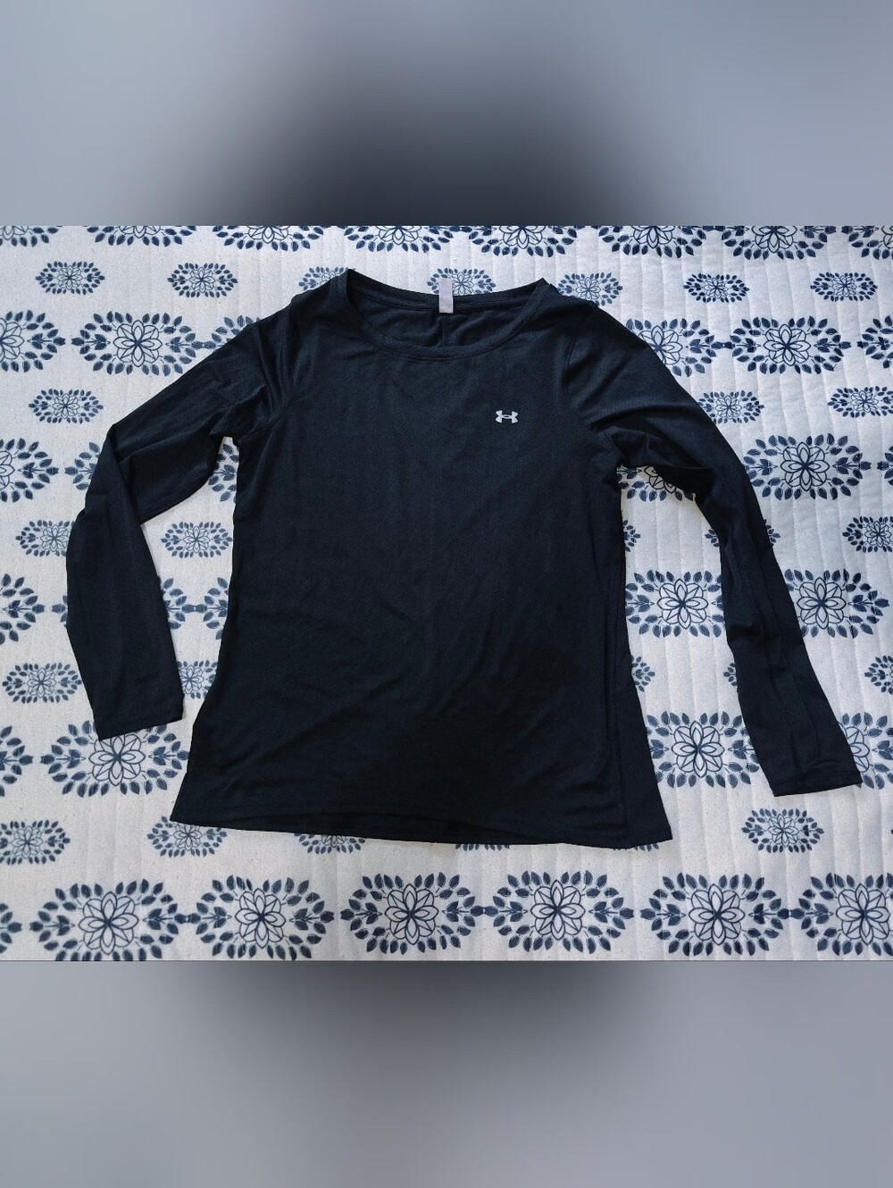 UA Women's  Long-Sleeve  HeatGear Top - Medium Black